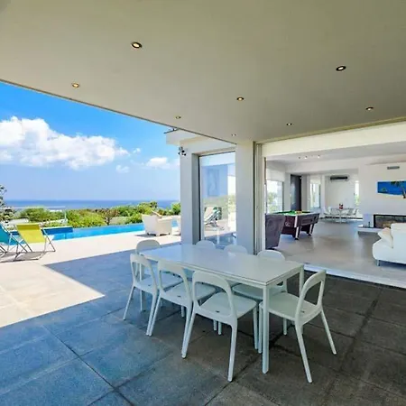 Sleeps 8 With Pool Air Con And Wifi Βίλα