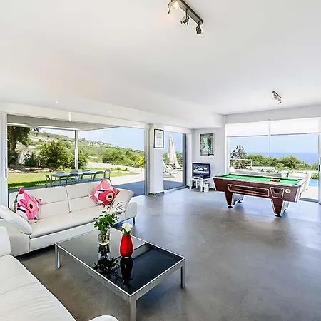 Sleeps 8 With Pool Air Con And Wifi Villa Protaras
