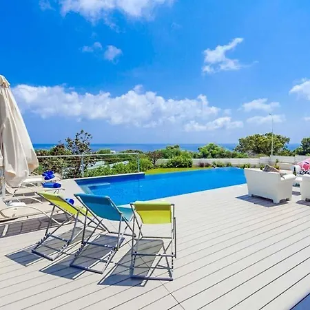 Villa Sleeps 8 With Pool Air Con And Wifi *
